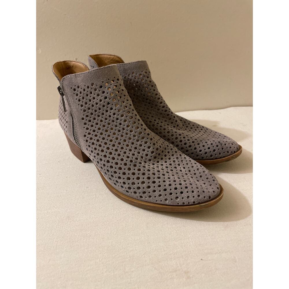 Lucky Brand Women's Size 8.5 Ankle Booties‎ Grey Boots Suede Leather Cut